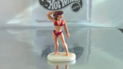 Action Figure - Brunette Beach Girl