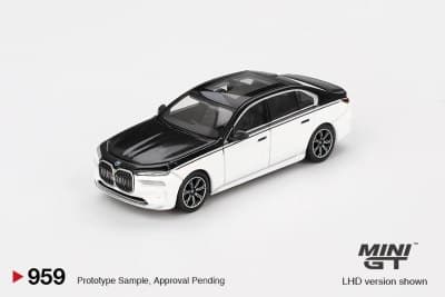 BMW i7 xDrive60 Alpine White / Black Sapphire