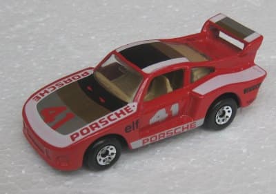 Racing Porsche 935