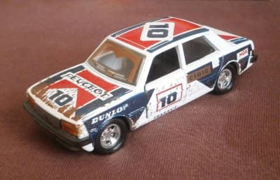 Peugeot 305