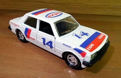 Peugeot 305