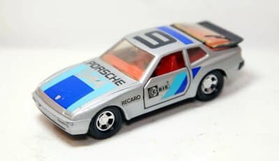 Porsche 944