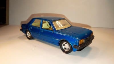 Peugeot 305