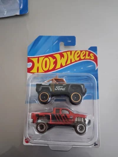 Custom Ford Bronco And Chevy Silverado Off Road