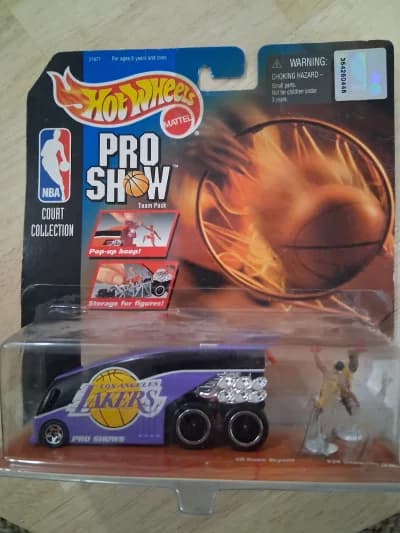 Los Angeles Lakers Pro Show Bus