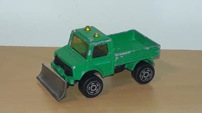 Mercedes-Benz Unimog Snow Plow