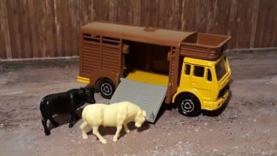 Mercedes-Benz Animal Truck
