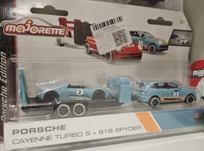 Porsche Cayenne Turbo S + Porsche 918 Spyder