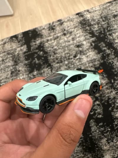 Aston Martin Vantage GT8