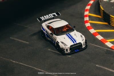 Liberty Walk LB-WORKS Nissan GT-R R35 type 2 White