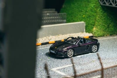 Porsche 718 Spyder RS Viola Metallic