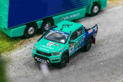 Toyota Hilux AXCR 2017 with Truck Packaging