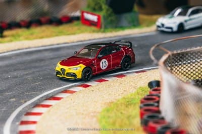 Alfa Romeo Giulia GTAm Red/Yellow -Tarmac Works  GLOBAL64