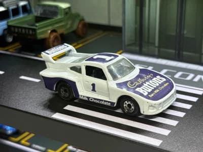 Racing Porsche 935