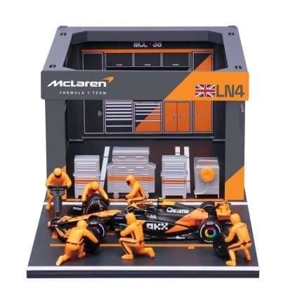 Pit Stop McLaren with MCL38 #4 Lando Norris