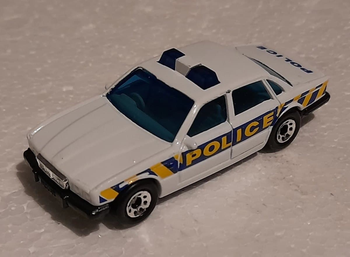 Jaguar XJ6 No package: Image 1