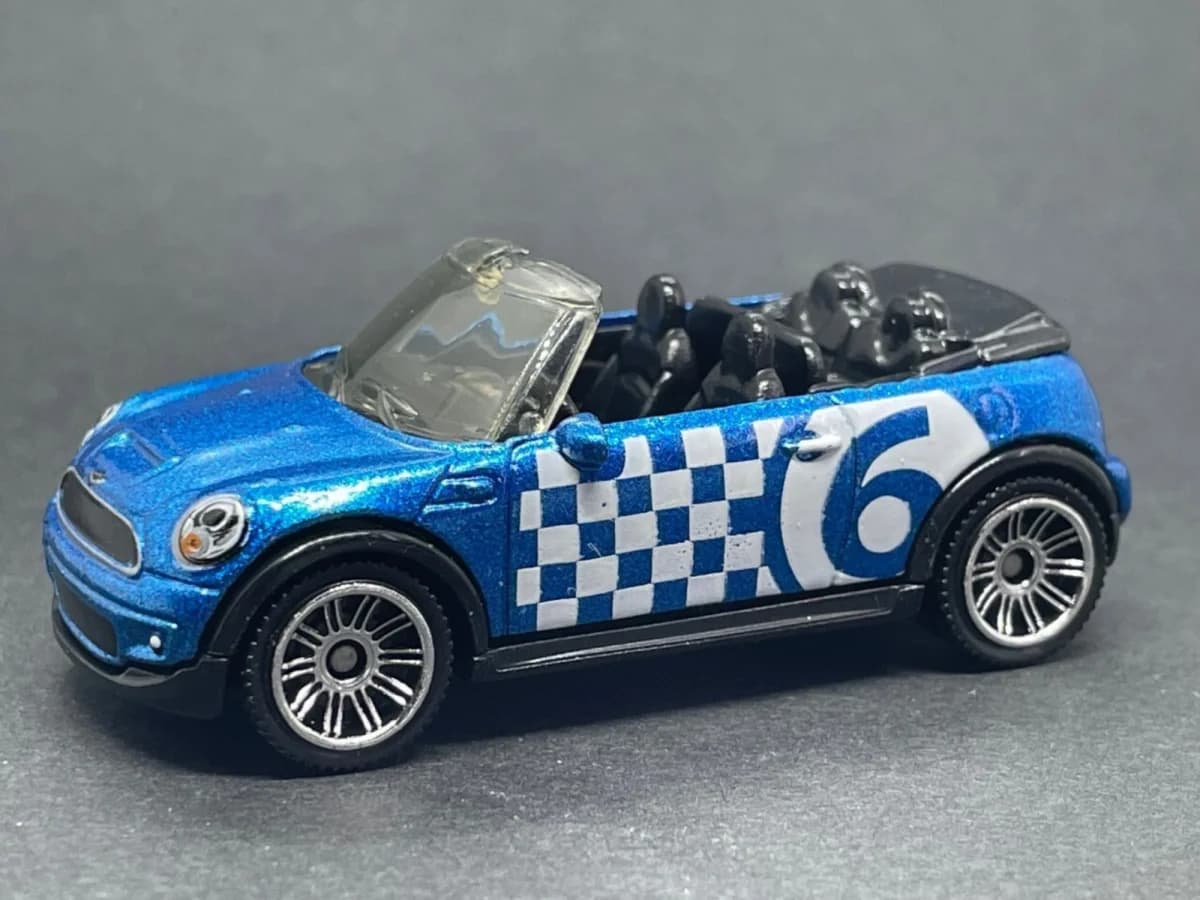 2010 Mini Cooper S Convertible null: Image 2