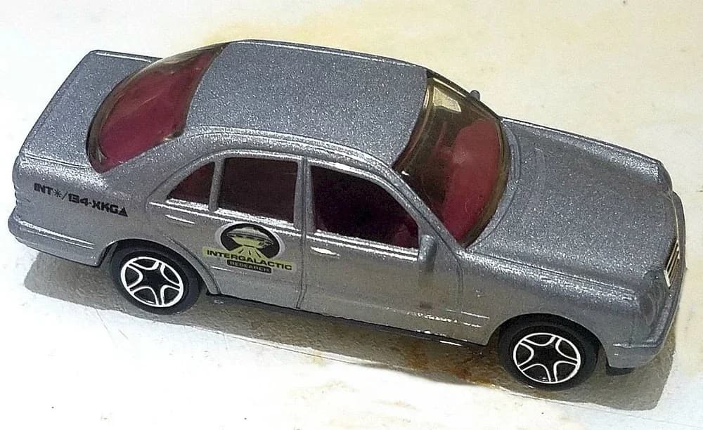 Mercedes-Benz E-Class null: Image 1