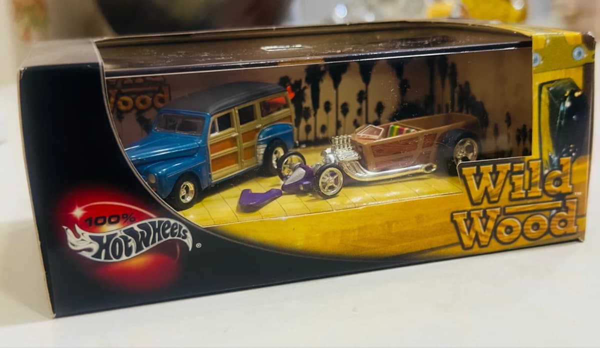48 Ford Woodie & 30s Custom Roadster Wild Wood 2-Car Set Long (US): Image 1