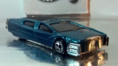 Syd Mead's Sentinel 400 Limo