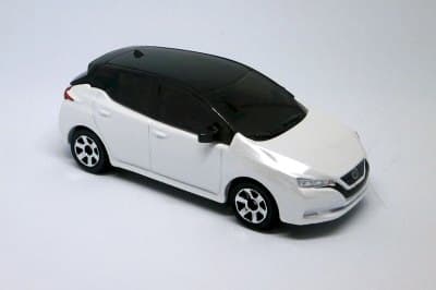 18 Nissan Leaf