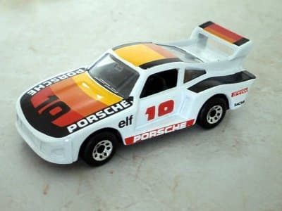 Racing Porsche 935