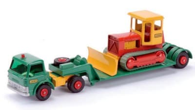 Lowloader with Bulldozer