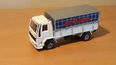 Ford Cargo Covered Truck