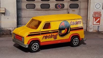 Ford E-350 (Fourgon)