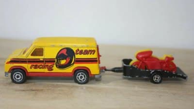 Ford E-350 (Fourgon)